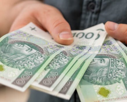 Czy w 2023 roku trzeba mieć konto bankowe będąc na umowie o pracę, czy można otrzymywać wynagrodzenie „do ręki” Czy w 2023 roku trzeba mieć konto bankowe będąc na umowie o pracę, czy można otrzymywać wynagrodzenie „do ręki”