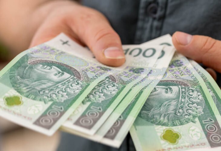 Czy w 2023 roku trzeba mieć konto bankowe będąc na umowie o pracę, czy można otrzymywać wynagrodzenie „do ręki” Czy w 2023 roku trzeba mieć konto bankowe będąc na umowie o pracę, czy można otrzymywać wynagrodzenie „do ręki”